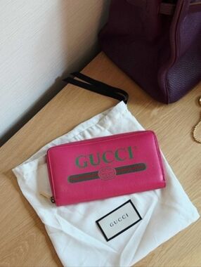 Authentic Gucci Fuschia Leather Zip-Around Wallet with Classic Green Logo Stripe